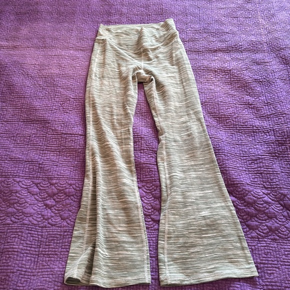 Old Navy Active Flare Leggings - Picture 11 of 13